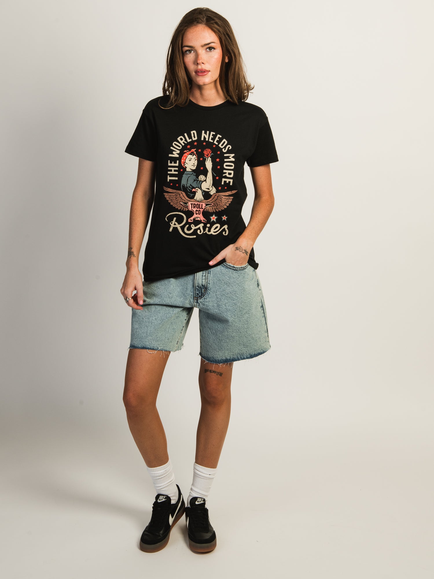 rosie グラフィックTシャツ 黒 Women's Rosie T-Shirt | Troll Co.