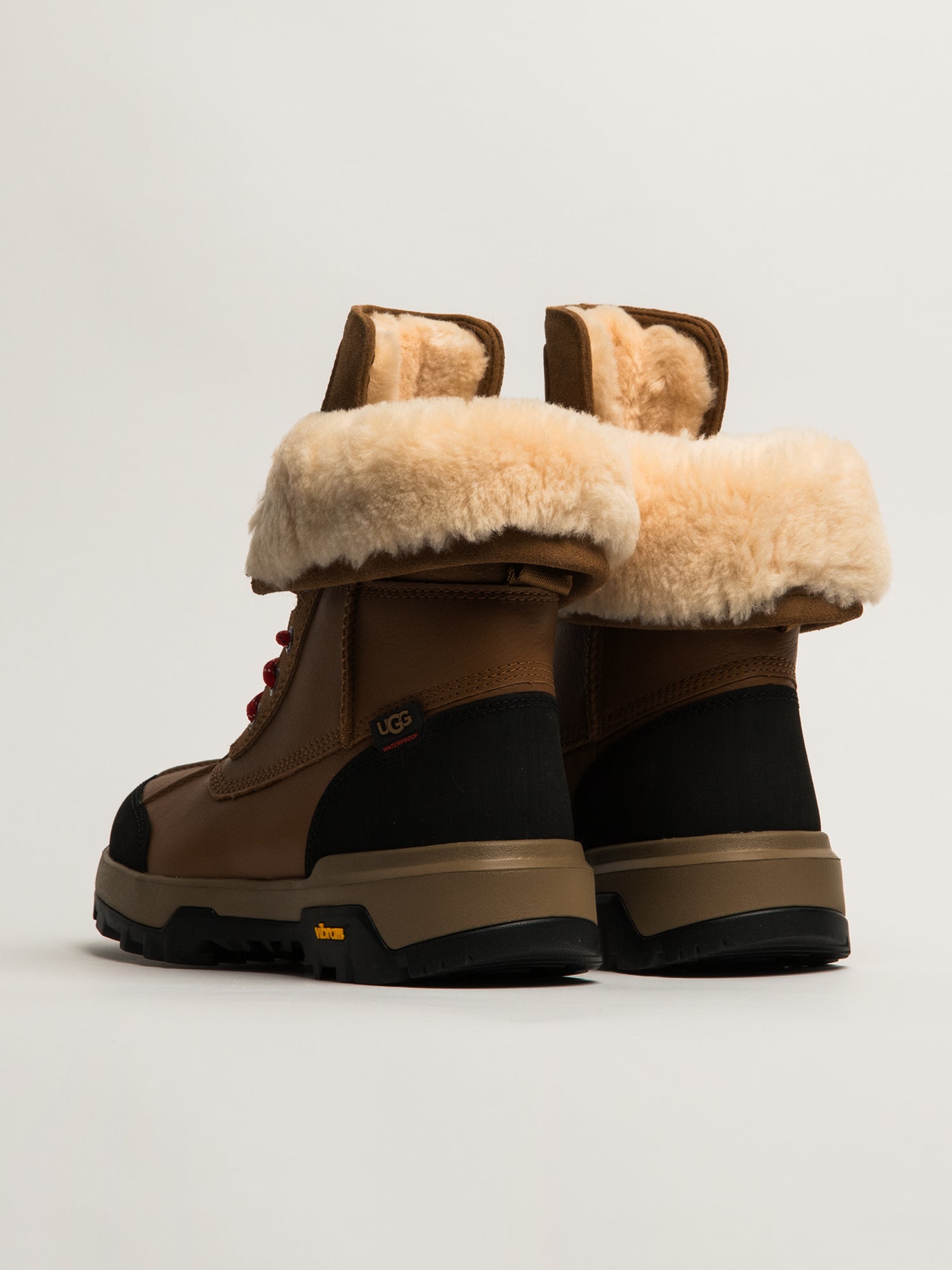 BOTTE UGG ADIRONDACK XXV POUR FEMME - CHÂTAIGNE