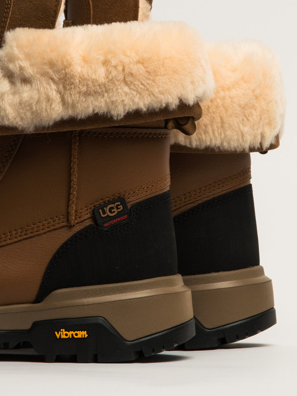 WOMENS UGG ADIRONDACK BOOT XXV - CHESTNUT