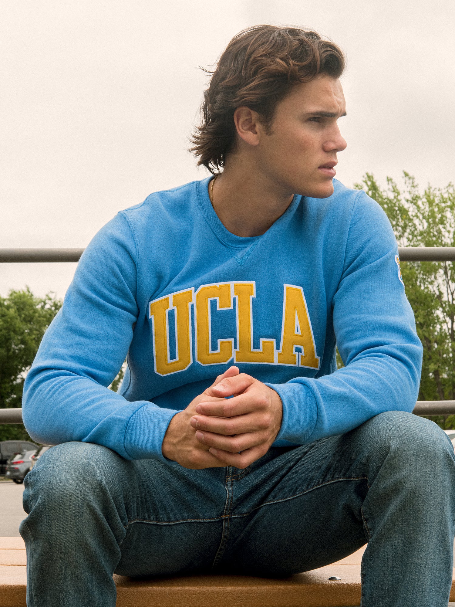 RUSSELL UCLA SLEEVE EMBROIDERED CREW