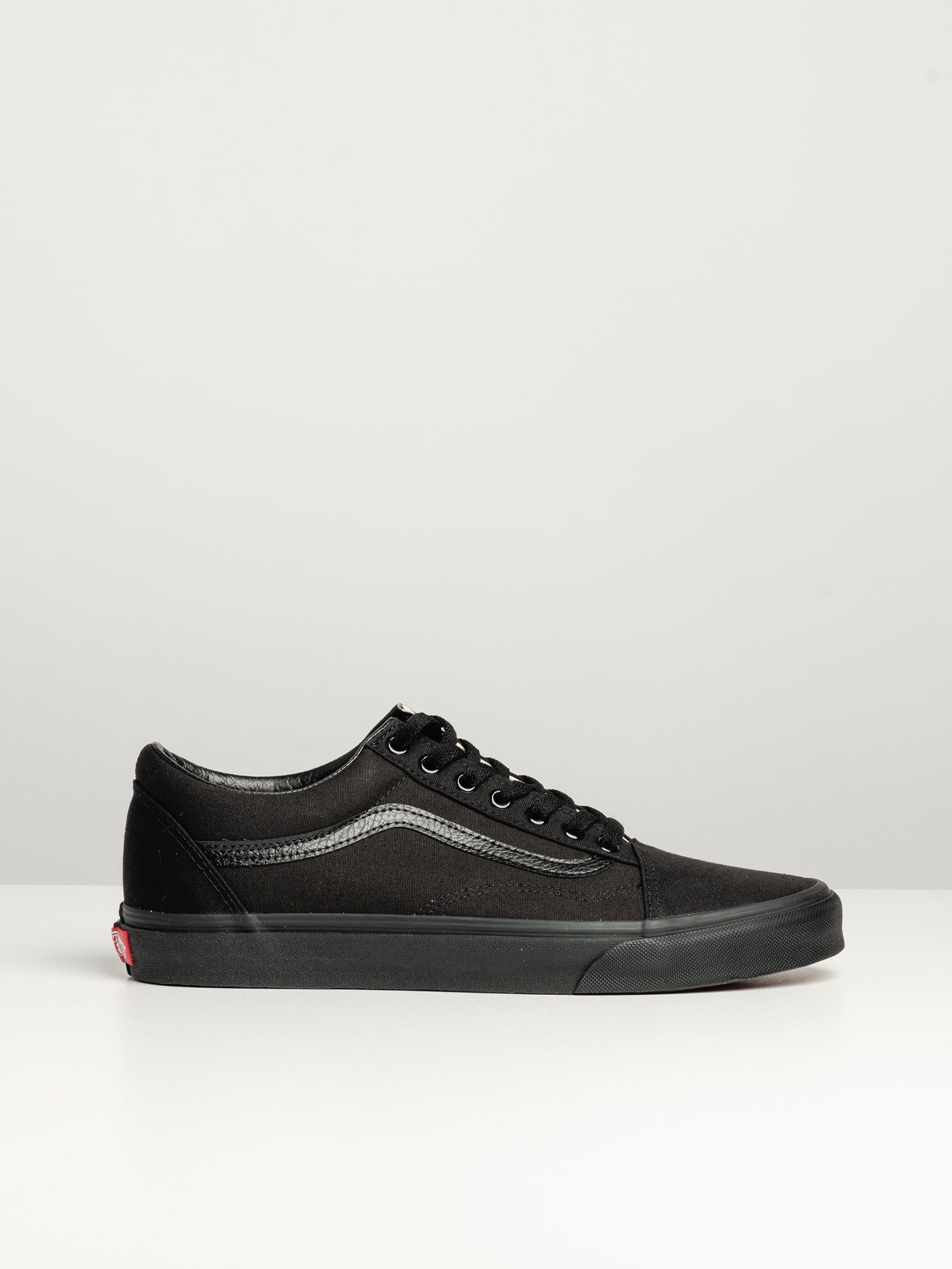 Triple black hotsell old skool vans