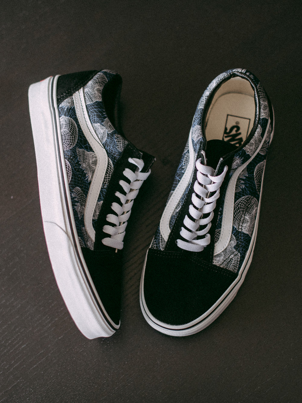 MENS VANS OLD SKOOL SKULLS SNEAKER - CLEARANCE