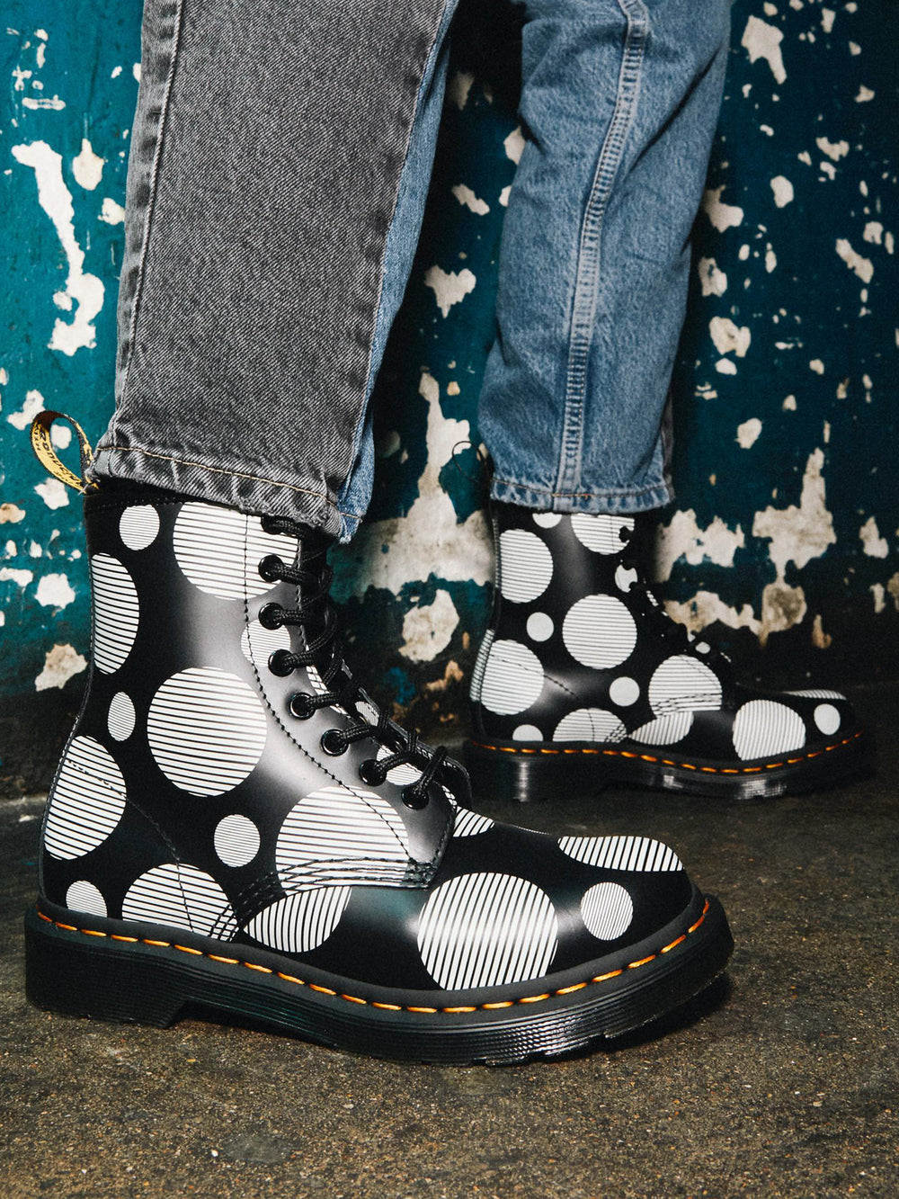 WOMENS DR MARTENS 1460 SMOOTH BOOT - CLEARANCE