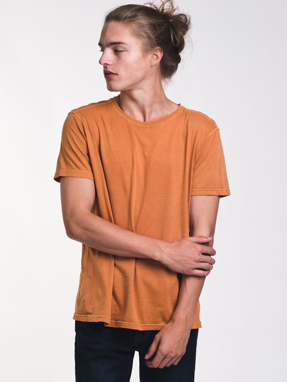 MENS VICTOR GARMENT CREW - AMBER - CLEARANCE