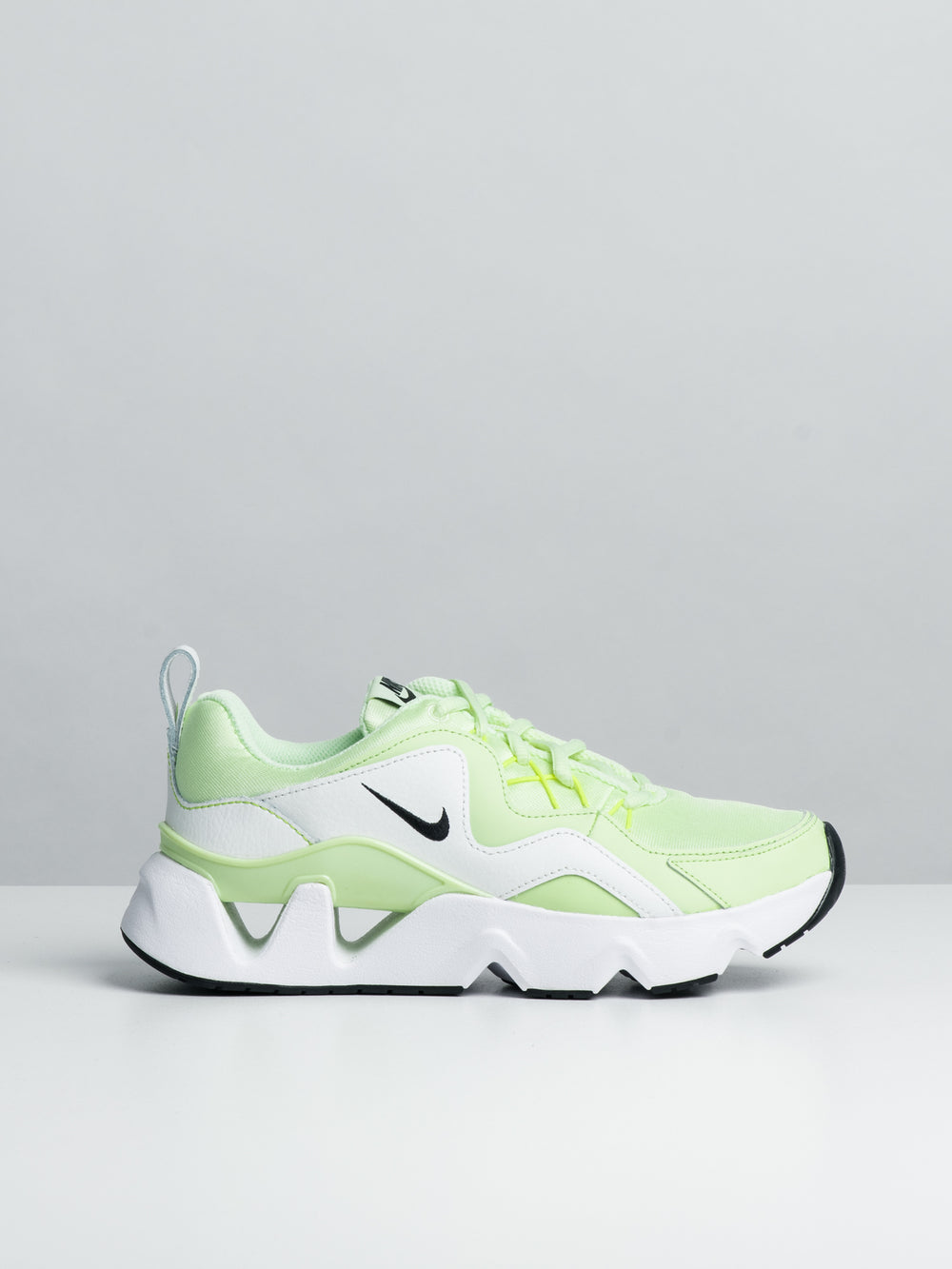 WOMENS NIKE RYZ 365 SNEAKERS - CLEARANCE