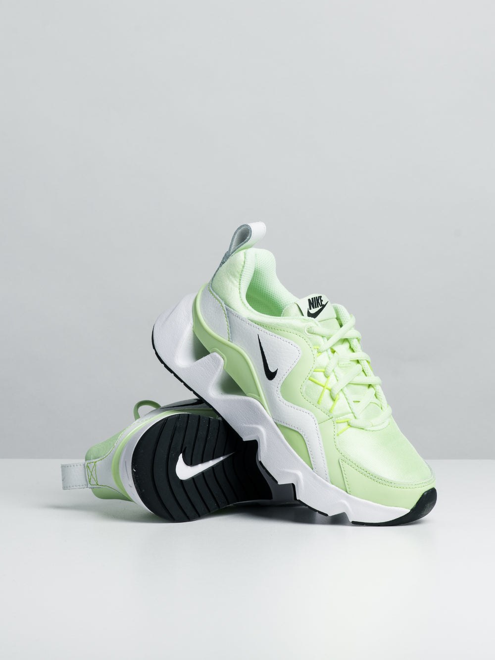 WOMENS NIKE RYZ 365 SNEAKERS - CLEARANCE